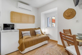 Modern cocoon studio in Santos w AC | By Airnest